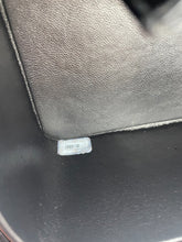Carica l'immagine nel visualizzatore di Gallery, CAHNEL VANITY CASE

