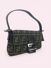 Carica l'immagine nel visualizzatore di Gallery, FENDI BAGUETTE VINTAGE

