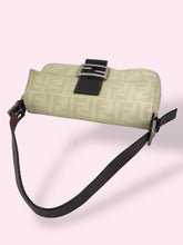 Carica l&#39;immagine nel visualizzatore di Gallery, FENDI BAGUETTE BEIGE
