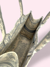 Carica l&#39;immagine nel visualizzatore di Gallery, DIOR TOTE
