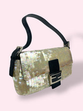 Carica l&#39;immagine nel visualizzatore di Gallery, FENDI BAGUETTE
