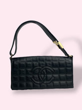 Carica l&#39;immagine nel visualizzatore di Gallery, CHANEL BAGUETTE/FLAP BAG
