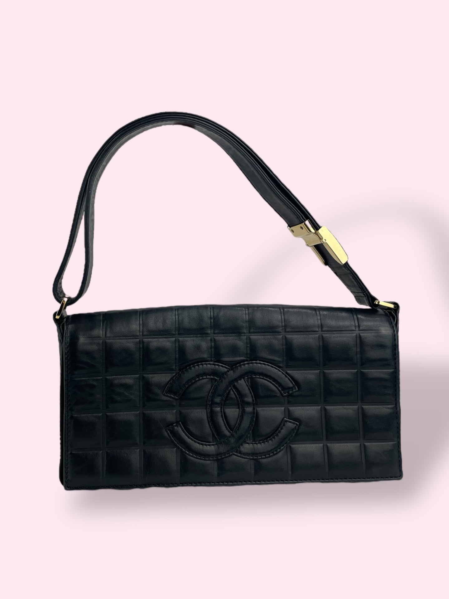 CHANEL BAGUETTE/FLAP BAG