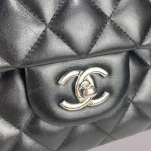 Carica l'immagine nel visualizzatore di Gallery, CHANEL JUMBO BLACK
