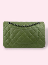 Carica l&#39;immagine nel visualizzatore di Gallery, CHANEL CLASSIC FLAP VERDE
