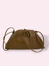 Carica l'immagine nel visualizzatore di Gallery, BOTTEGA VENETA MINI POUCH
