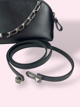 Carica l'immagine nel visualizzatore di Gallery, VALENTINO ROCKSTUD CLUTCH
