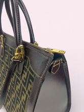 Carica l'immagine nel visualizzatore di Gallery, FENDI TOTE
