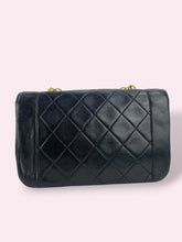 Carica l'immagine nel visualizzatore di Gallery, CHANEL RECTANGULAR vintage
