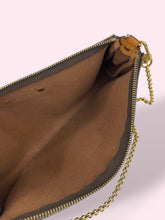 Carica l&#39;immagine nel visualizzatore di Gallery, LOUIS VUITTON EVA POCHETTE
