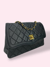 Carica l&#39;immagine nel visualizzatore di Gallery, CHANEL FLAP BAG VINTAGE
