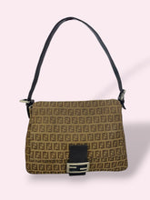 Carica l'immagine nel visualizzatore di Gallery, FENDI MAMA BAGUETTE

