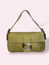Carica l'immagine nel visualizzatore di Gallery, FENDI BAGUETTE
