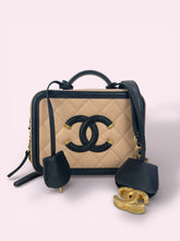 Carica l'immagine nel visualizzatore di Gallery, CHANEL VANITY
