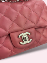 Carica l&#39;immagine nel visualizzatore di Gallery, CHANEL SQUARE ROSA
