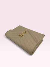 Carica l'immagine nel visualizzatore di Gallery, YSL WOC ON CHAIN ENVELOPE
