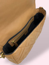 Carica l&#39;immagine nel visualizzatore di Gallery, FENDI BAGUETTE
