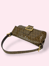 Carica l&#39;immagine nel visualizzatore di Gallery, FENDI BAGUETTE
