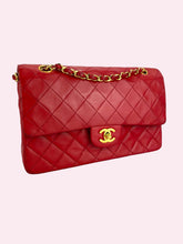 Carica l&#39;immagine nel visualizzatore di Gallery, CHANEL CLASSIC FLAP RED
