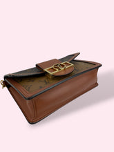 Carica l&#39;immagine nel visualizzatore di Gallery, LOUIS VUITTON DAUPHINE POCHETTE
