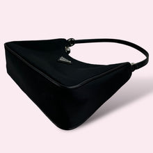 Carica l&#39;immagine nel visualizzatore di Gallery, PRADA RE EDITION 2000
