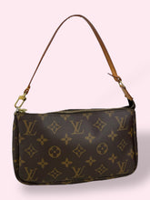 Carica l&#39;immagine nel visualizzatore di Gallery, LOUIS VUITTON POCHETTE ACCESSOIRE
