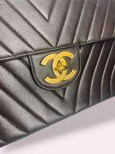 Carica l'immagine nel visualizzatore di Gallery, CHANEL MAXI LOGO chocolate
