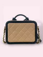 Carica l'immagine nel visualizzatore di Gallery, CHANEL VANITY
