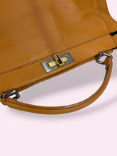 Carica l'immagine nel visualizzatore di Gallery, FENDI PEEKABOO
