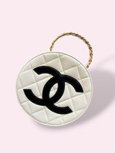 Carica l'immagine nel visualizzatore di Gallery, CHANEL ROUND VANITY
