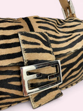 Carica l'immagine nel visualizzatore di Gallery, FENDI BAGUETTE IN CAVALLINO
