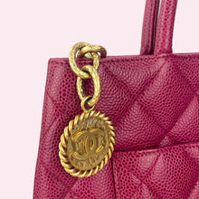 Carica l'immagine nel visualizzatore di Gallery, CHANEL CAMBON MEDAILLON TOTE

