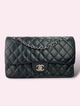 Carica l&#39;immagine nel visualizzatore di Gallery, CHANEL CLASSIC FLAP
