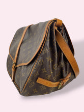 Carica l'immagine nel visualizzatore di Gallery, LOUIS VUITTON SAUMUR

