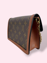 Carica l&#39;immagine nel visualizzatore di Gallery, LOUIS VUITTON DAUPHINE POCHETTE
