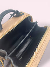 Carica l'immagine nel visualizzatore di Gallery, CHANEL VANITY
