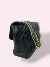 Carica l'immagine nel visualizzatore di Gallery, CHANEL FLAP BAG
