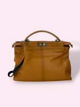 Carica l'immagine nel visualizzatore di Gallery, FENDI PEEKABOO
