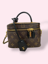 Carica l&#39;immagine nel visualizzatore di Gallery, LOUIS VUITTON VANITY PM
