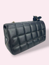 Carica l'immagine nel visualizzatore di Gallery, CHANEL RECTANGULAR camelia
