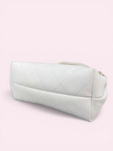 Carica l'immagine nel visualizzatore di Gallery, CHANEL BUCKET BIANCO
