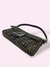 Carica l'immagine nel visualizzatore di Gallery, FENDI BAGUETTE ZUCCA
