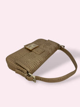 Carica l'immagine nel visualizzatore di Gallery, FENDI BAGUETTE LIMITED EDITION
