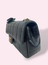 Carica l'immagine nel visualizzatore di Gallery, CHANEL RECTANGULAR camelia
