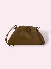 Carica l'immagine nel visualizzatore di Gallery, BOTTEGA VENETA MINI POUCH
