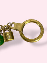 Carica l&#39;immagine nel visualizzatore di Gallery, LOUIS VUITTON PORTACHIAVI/CHARM
