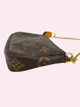 Carica l'immagine nel visualizzatore di Gallery, LOUIS VUITTON POCHETTE ACCESSOIRE
