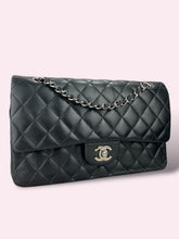 Carica l&#39;immagine nel visualizzatore di Gallery, CHANEL CLASSIC FLAP
