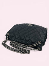 Carica l'immagine nel visualizzatore di Gallery, CHANEL MAXI CON CATENE
