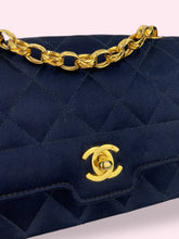 Carica l&#39;immagine nel visualizzatore di Gallery, CHANEL VINTAGE BAG
